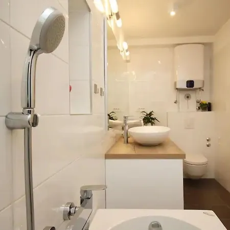Wunderschoene In Strandnaehe By Interhome 아파트 마카르스카