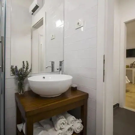 아파트 Wunderschoene In Strandnaehe By Interhome 마카르스카